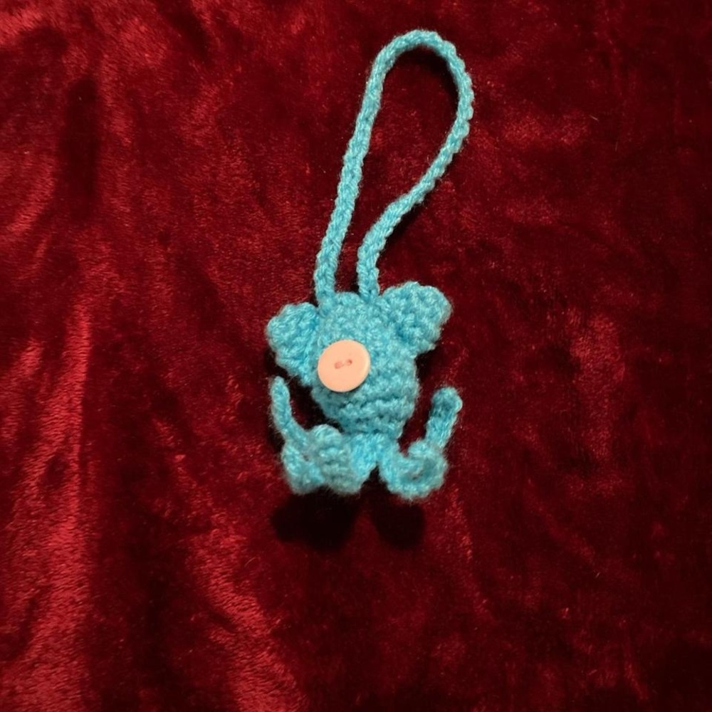 Crochet coralinee squid
